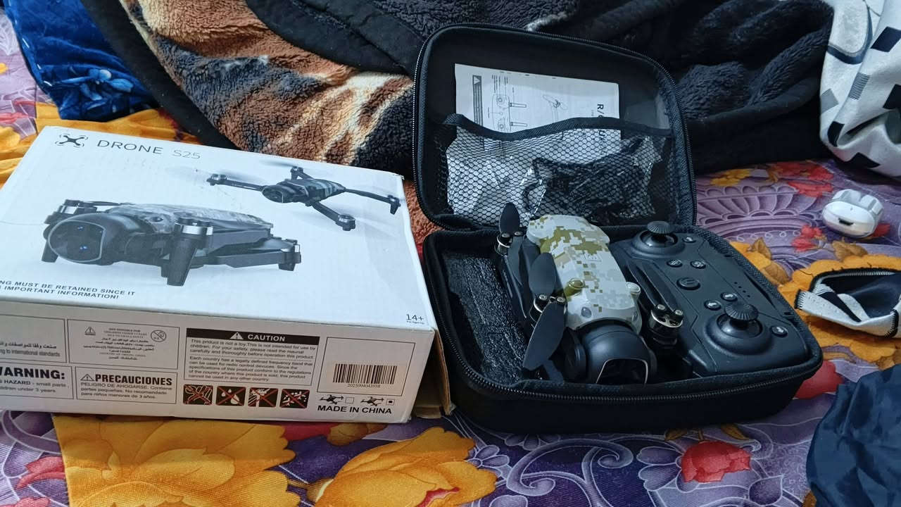 سلام عليكم طياره درون برجلس للبيع شحن تابسي  جديده ريش حطياط البيع و مراوس *********** شرط فحص طيران
