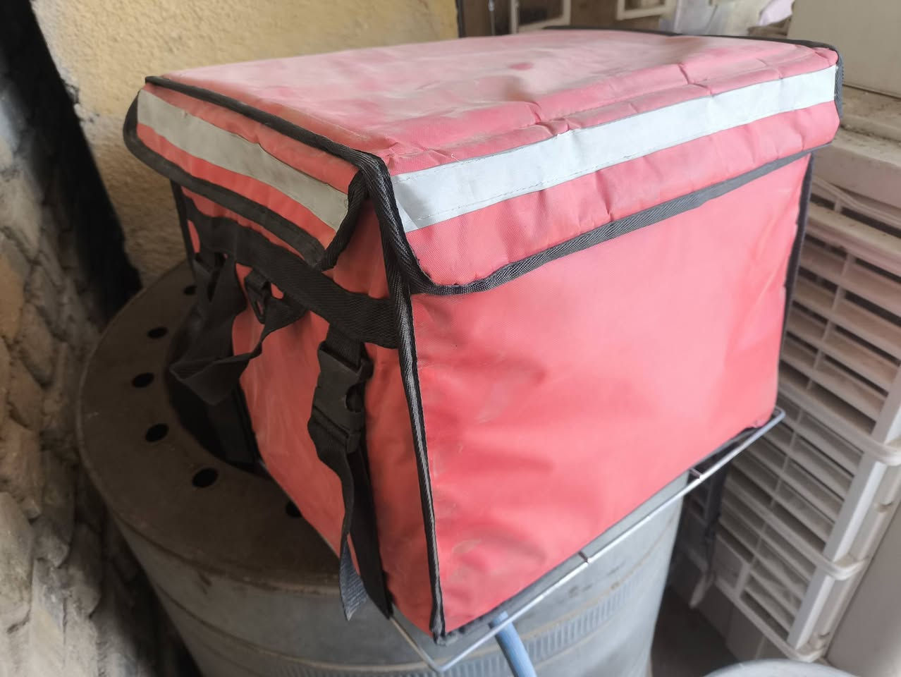 السلام عليكم غراض دراجه ايراني صندوك دلفري  تانكي   عنبار وفج ابريك امامي   هاوزن خلفي  صالنصات گاتم وحده نضيفه حيل  والثانيه شويه امزنجره   واقيات خلفيه   عقل شغال  كويل ناريه  بك لايت شغال كابريترات وحده مال 5 كير شغاله وحده مال 4 كير اطوف   جوزات ابريك خلفي  ( طبل بنز جاملغ خلفي السوده ) صفاحيات سود وبيض قيم واخذ  .. مكاني تاجي سبع البور رقمي *********** بي واتساب
