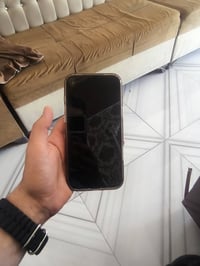 ايفون 13 برو ماكس  محور 17 برو ماكس الجهاز مكفول من الفتح والتبديل كله...