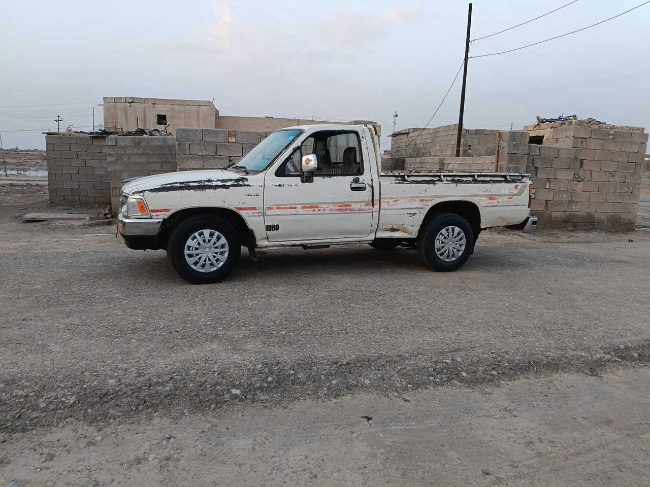 سلام عليكم للبيع بيكم موديل 89رقم قادسيه نكليزي مكينه وكير وكسن وشاصي كله نضيف تخم  تاير جديد كرهبايات كلها شقاله حداديه توها مشدوده عنوان ميسان ناحيت كميت السعر 35/. ***********/ ***********
