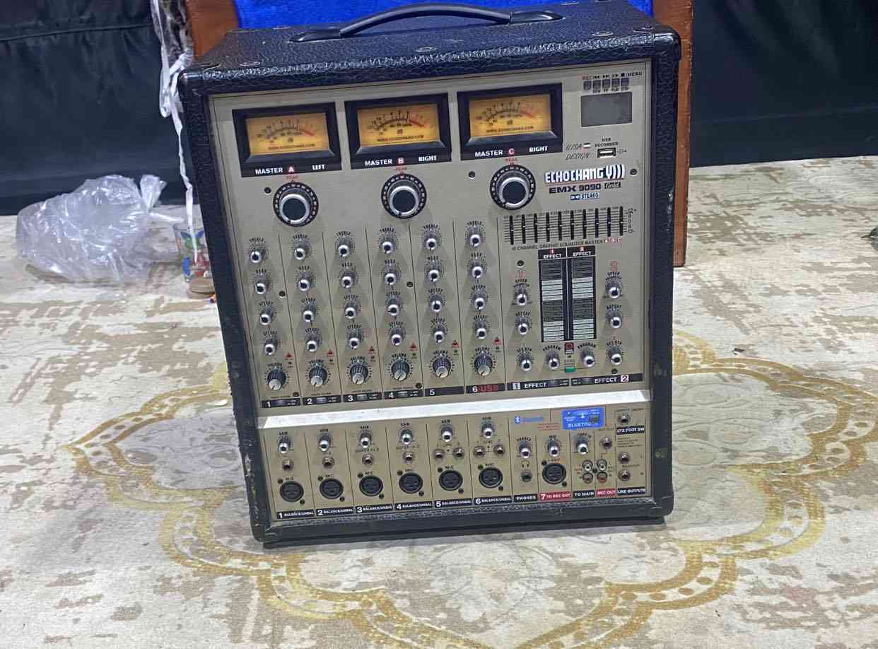 جهاز 9090 ايكو جنگ للبيع 
الباب الاول 
المكان البصره كرمه علي 
السعر مليون و 200 
نضيف مستخدم قليل فقط مجالس نقيم بيه 
***********
