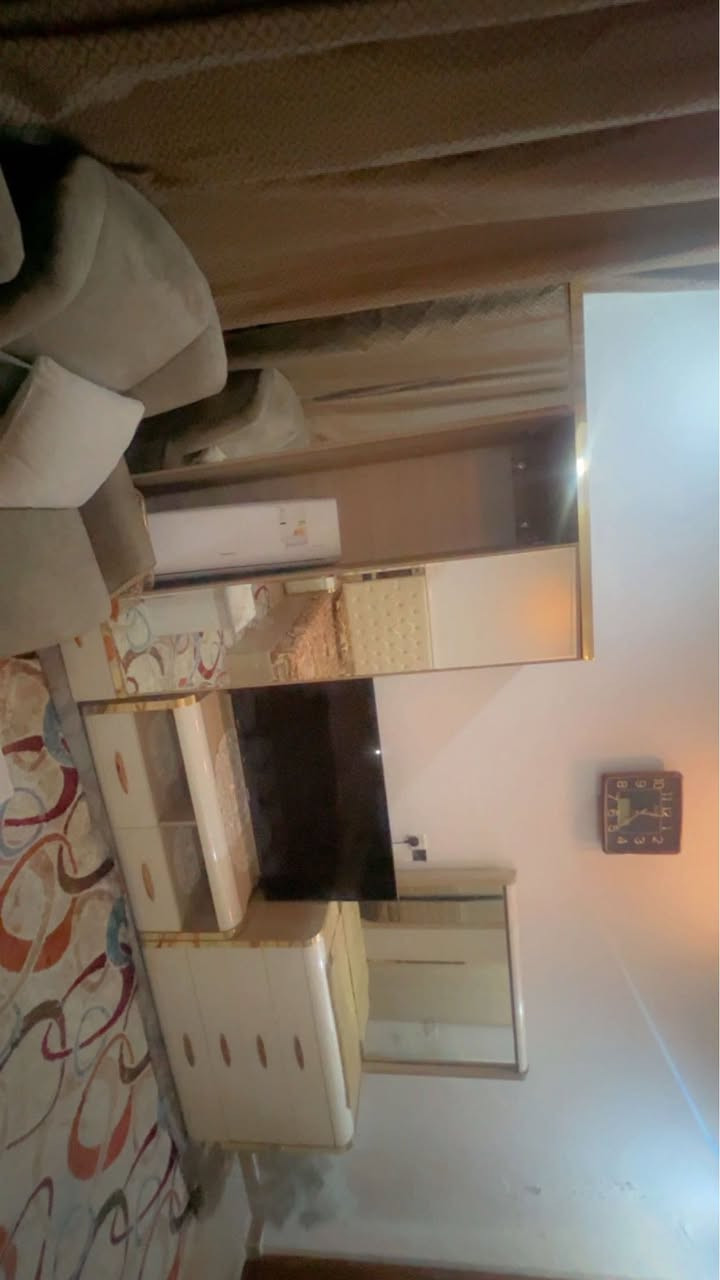 غرفه نوم للبيع ١٠ قطع تركيه نظيفه للاستفسار ***********
