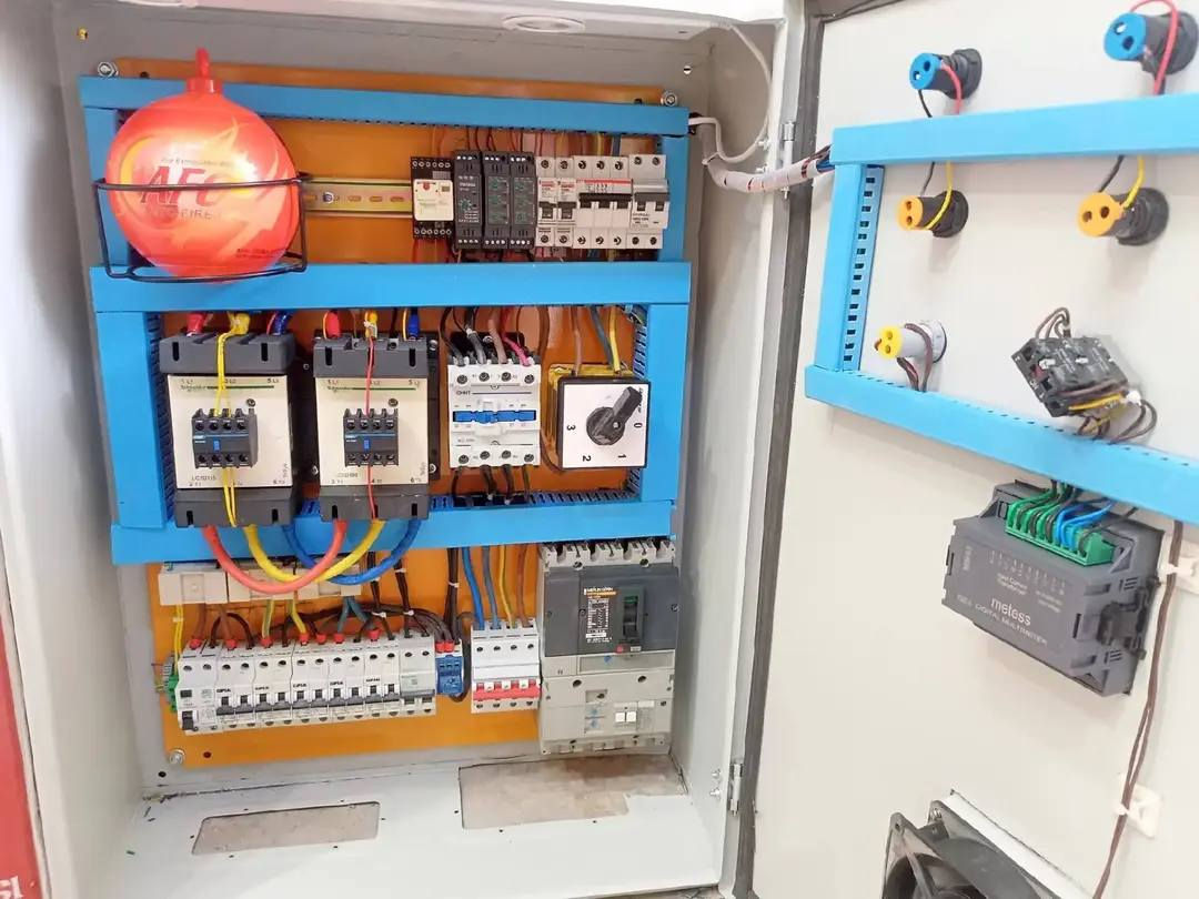 ***********
عمل وصيانة كافة بوردات السيطرة الكهربائية
صيانة السخانات و البويلرات
تأسيسات الماء و الكهرباء
