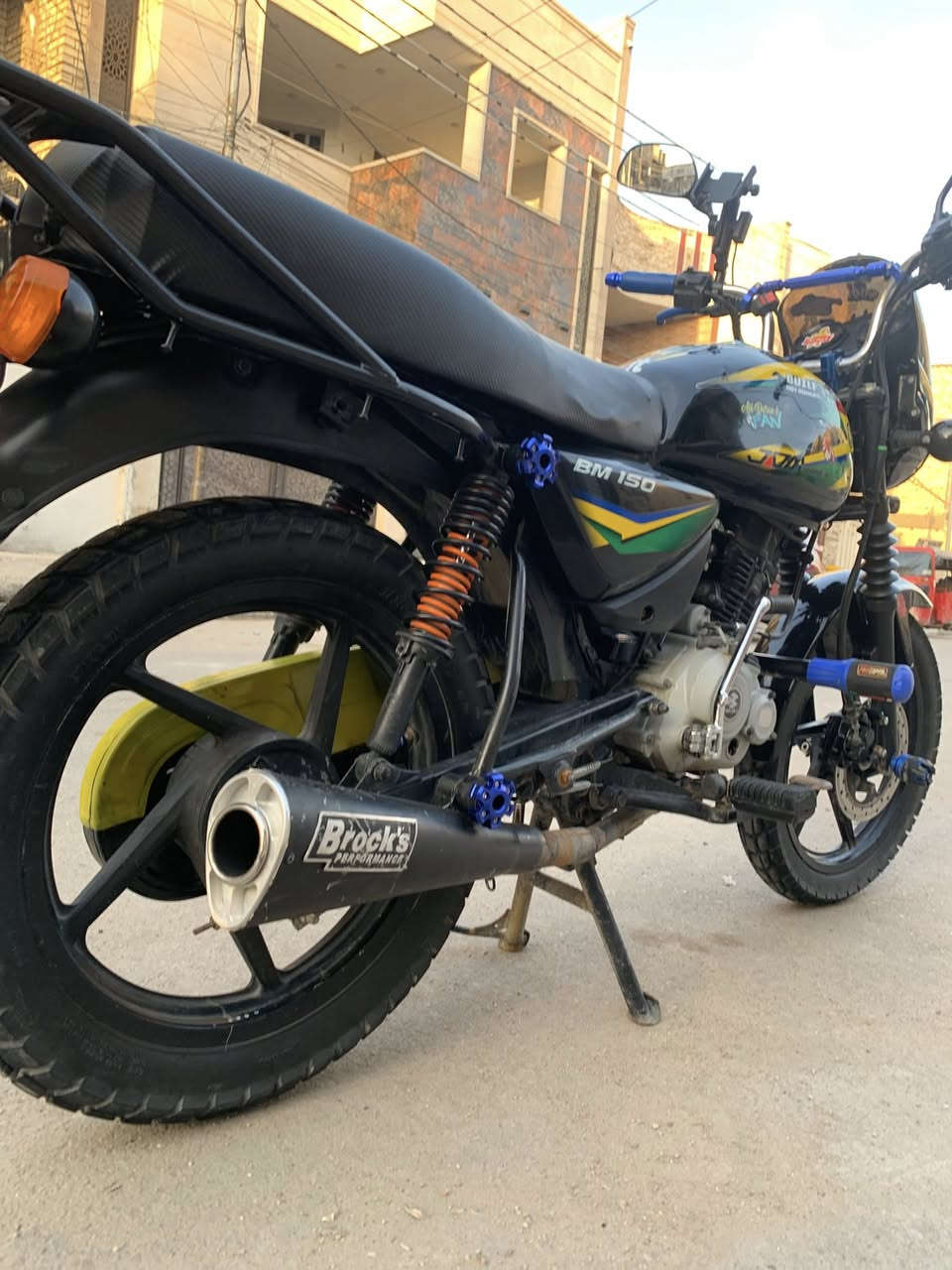 سلام عليكم
دراجه بوكسر موديل (21)
محدث جبلي ماشه ودبلات جبلي
جاملغ دايوان
عنبار امامي وفلنجة
تايرات جديده 
الدهن موتل الاحمر 
دراجه نضيفة شوفت عينك تجي وتشوفها بعد احلى من الصور
مكينة وكير خير من الله
لاتنقيص ولاتبخير
تروح تفحص يم الفيتر قبل لاتاخذ
أوراق كاملة بدون لوحات 
وبخدمتكم
السعر (مليون و ٢٠٠)
***********
