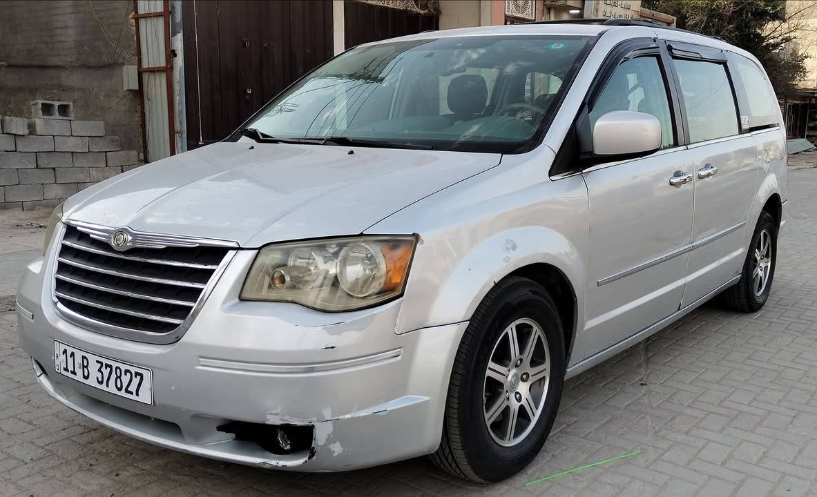 كلايسر تاون كانتري ٢٠١٠
كير محرك ٣
حادثها جاملغ نفسة مصلح بدون داخل واضح بل الصوره
أبواب و جنطة كهرباء
جام ٦ كهرباء
دوسات البريك كهرباء
كشن السايق كهرباء 
فرس سقف و أرضي
أرضية مغلف جلد
تشغيل عن بعد
كشنات مخمل و مغلف جلد
شاشة بلادية قلاب سيدي
رقم بغداد بسمي *********** بغداد الكرخ
