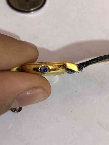 ساعة رسمية نسائية سويسرية ٧ احجار شرط اصلي 
حابة تلبسين ساعة بالجامعة بالشغل بالطلعات المرتبة تتميزين بيها ومحد غيرج لابس مثلها 
سويسري جلد ٧ احجار كريمه 
السعر معقول وصدمه الي حابه تكتب تم 
***********
