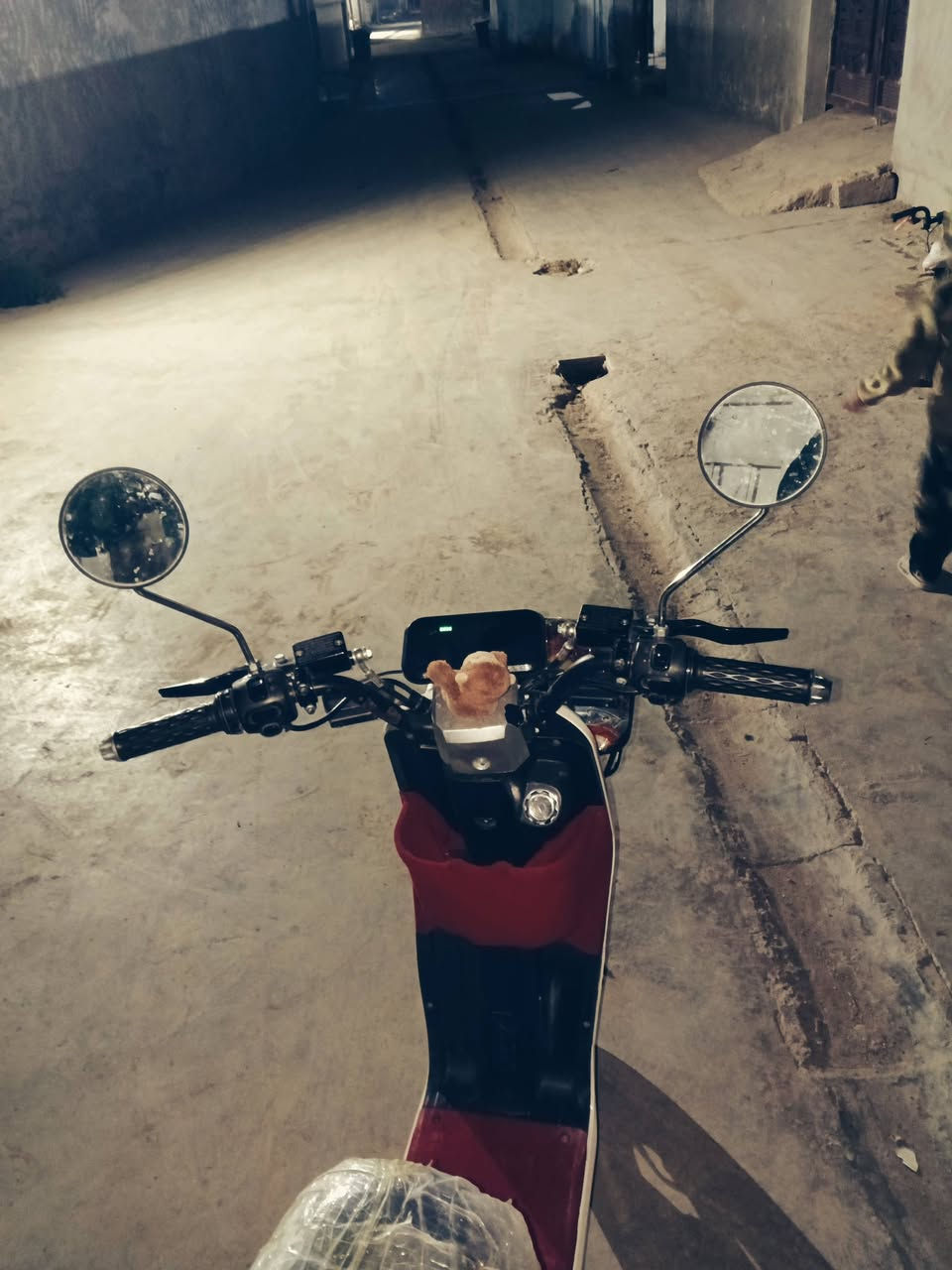 السلام عليكم دراجة شحن R9 موديل 2025 دراجة خير من الله بيها نقص فقط صچم مال ركبة بطاريات جدد السعر 325 وبيها مجال للبيع او للمراوس بدراجة نضيفة بانزين مكاني ديالى بعقوبة تقاطع السادة رقم الهاتف ***********
