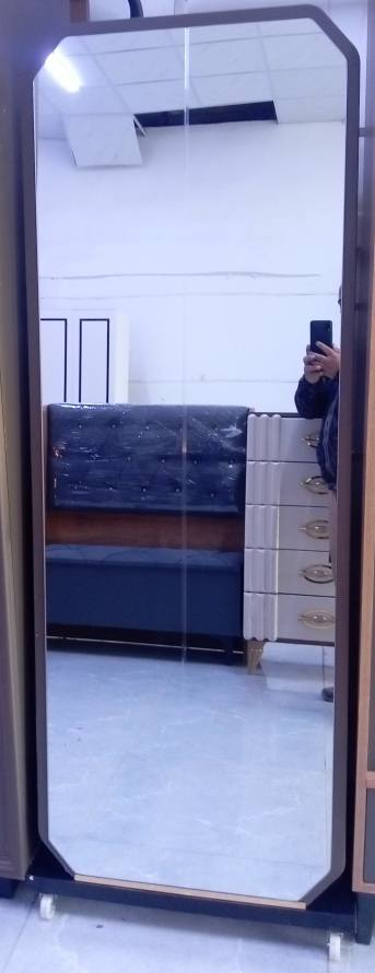 محلات الاصدقاء موصل حي البكر قرب شارع الاطباء لبيع وشراء الغرف النوم التركي المستخدم لدينا غرفه نوم تركي للبيع نظافه 100% سعر الغرفه مليون 350 طول الكنتور 3 امتار غرفه كلش ضخمه ***********
