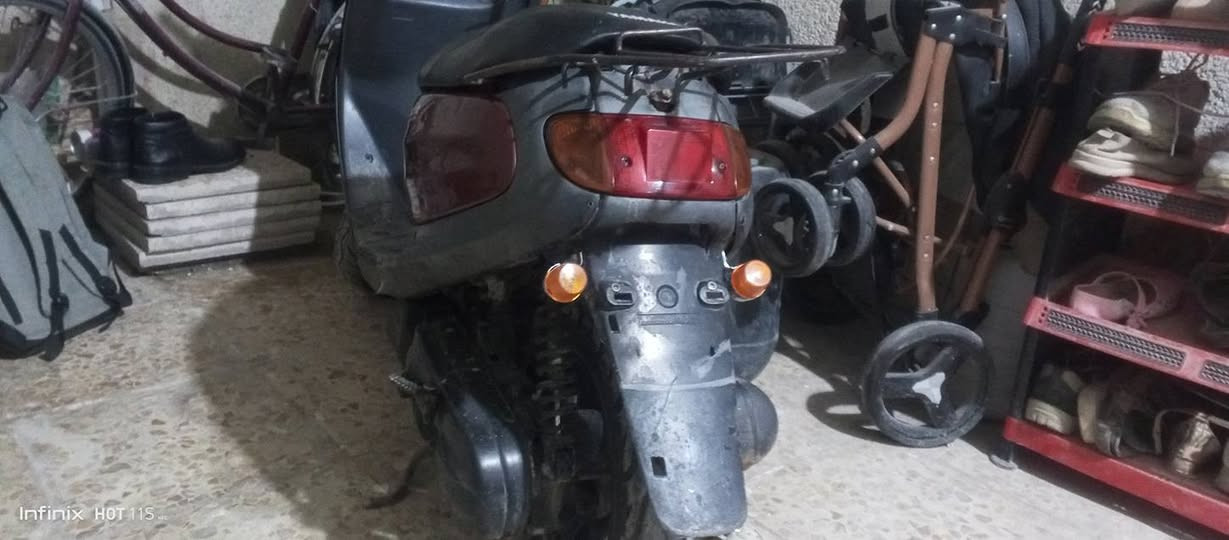 دراجه منغولي
للبيع ما مفتوحة 
شلعه ومعدل 
دراجه نضيفه 
سله مالتها موجوده 
كهربائيات كله شغاله 
سلف هورن لايت 
بك لايت اشاير 
نقص بس جوزه 
مكان كربلاء 
السعر 350 وبيها مجال مستعجل مستعجل 
رقم الهاتف ***********
ما متواجد على الفيس 
الشراي يتصل
