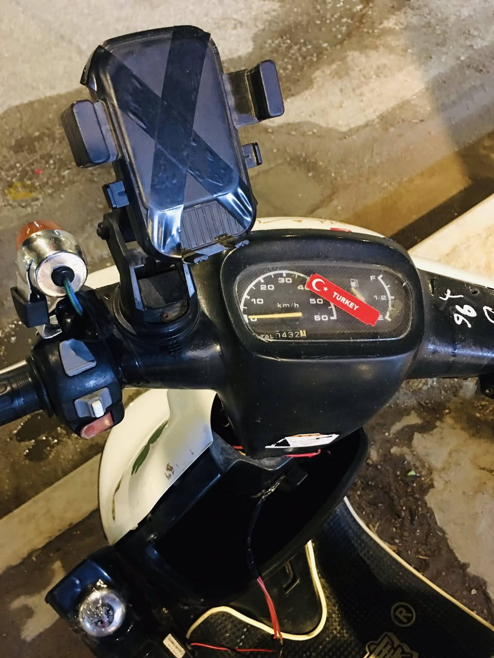 السلام عليكم دراجة بطه البيع 
اي ستفسار على هاذ ***********
