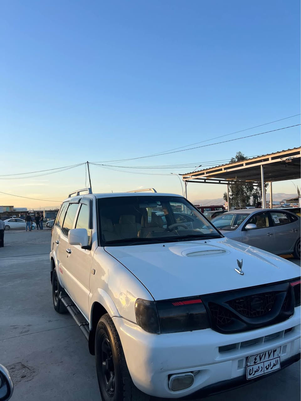 نيسان موديل 2000
رقم دهوك شرط تحويل و غرامه 
غرامه ٣ ورقه له سعر تيته خوار
سياره كير عاديه و دبل اكسن 
داخل زه رد و غلاف جديد 
گير و مكينه شرط 
سعر43 وًمجال 
*********** شيخان, نينوى
