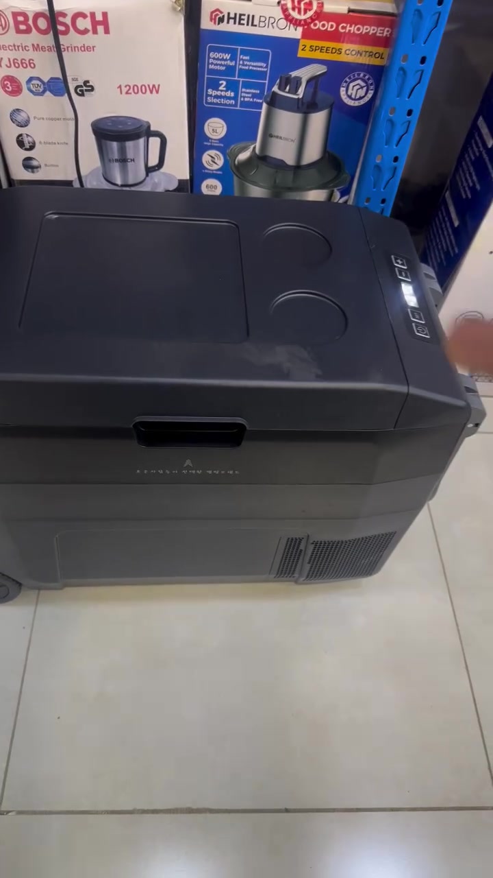 ‏العالم الألماني يوم وفرت لكم الثلاجة مال السيارة تشتغل عندكم على 12v24 220v
 18 تحت الصفر تشتغل تجميد 
حجم 40 التر 
‏الاستفسار عن الرقم ***********

 #العراق 
العنوان الكراده الناظميه قرب حلويات الشكرجي خلف  الجلود #العالم  #الماني
