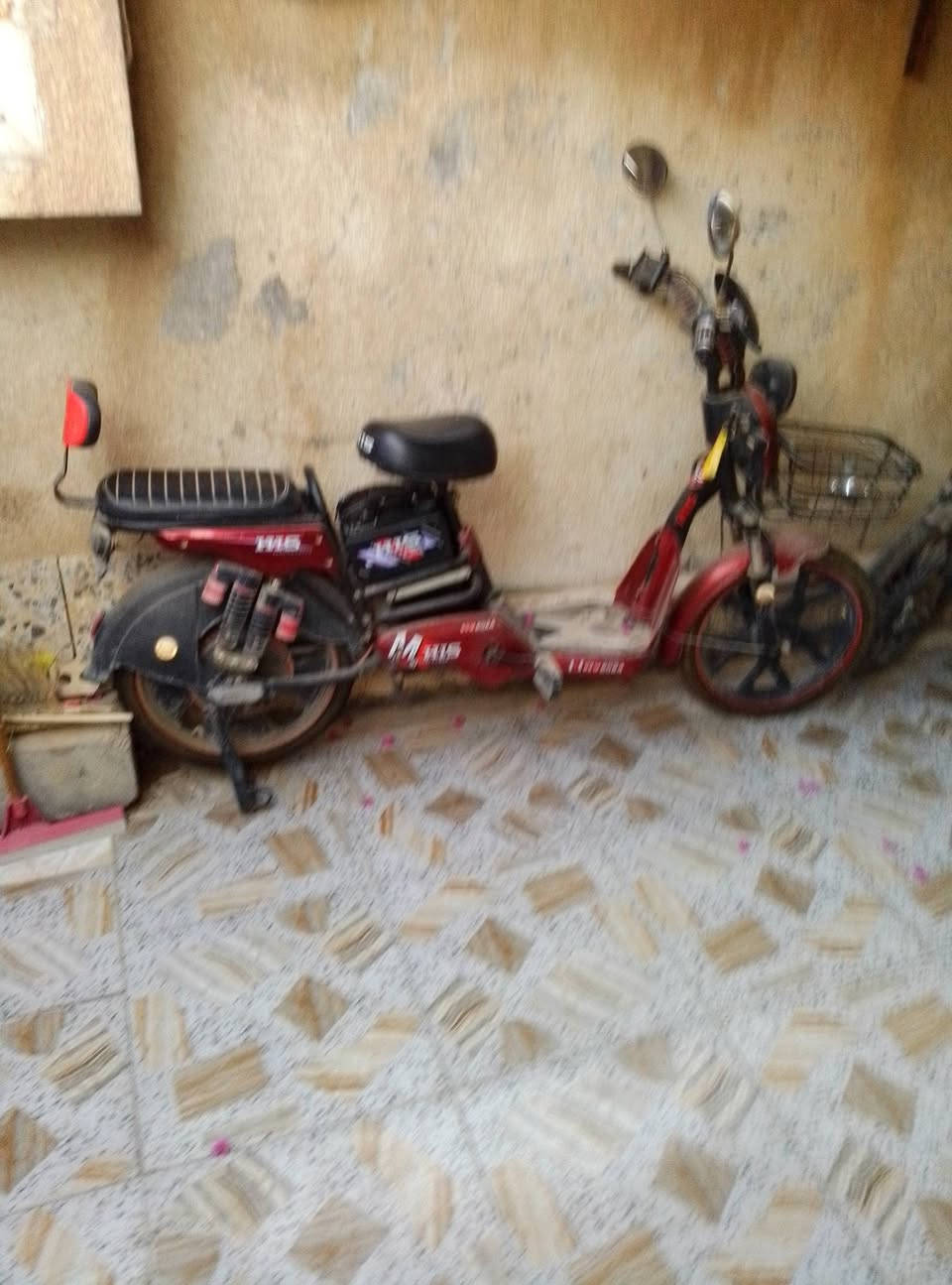 دراجه جديده شهرين مستخدمه
دراجه شحن للبيع 
عوزه فقط بطاريات السعر مناسب 
رقم الهاتف ***********
موجود ماسنجر واتساب 
باقي تفاصيل على خاص
