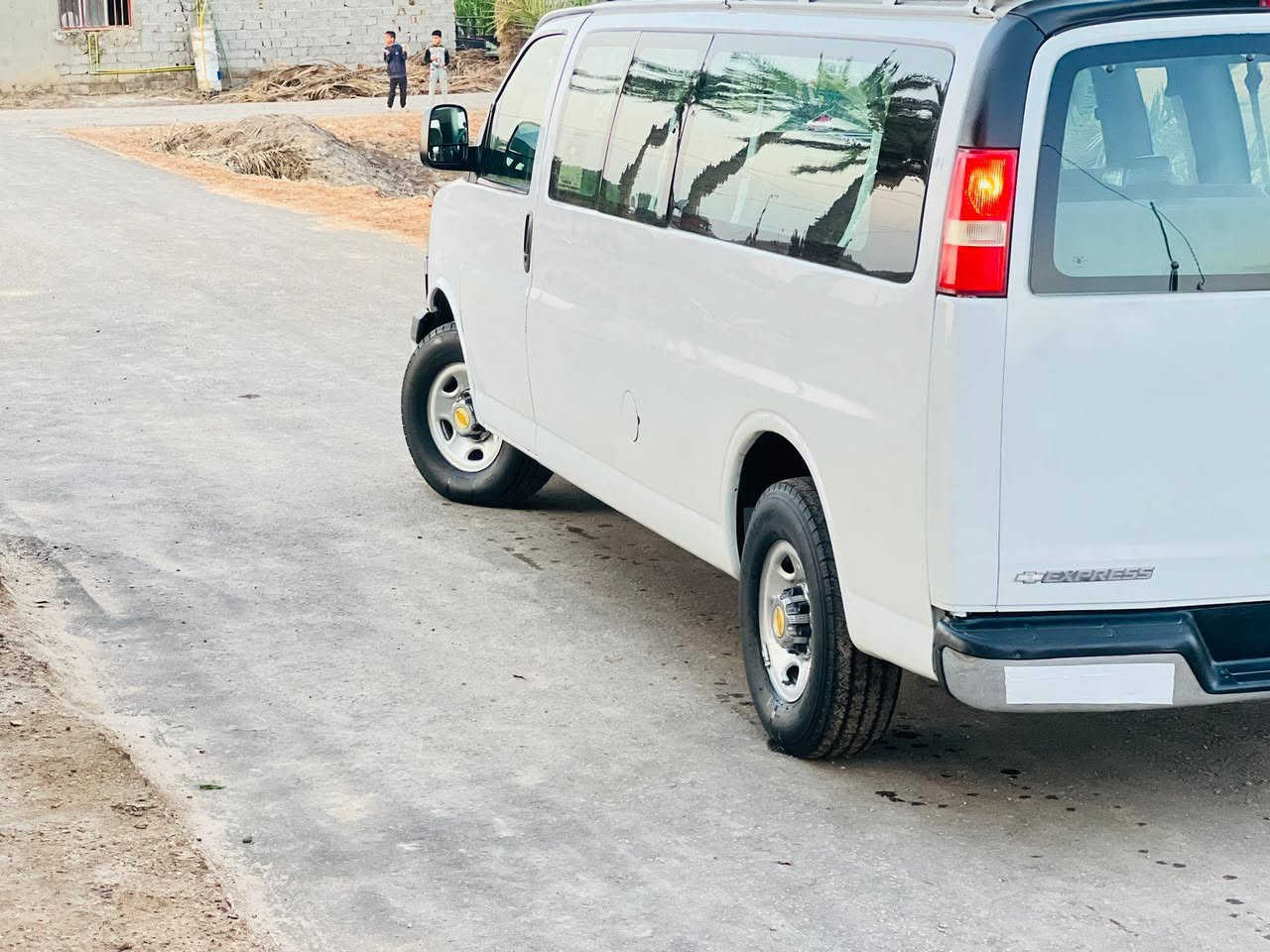 سلام عليكم سفانه للبيع موديل 2008 رقم بغداد انكليزي سنويه لل 28 مكينه 6100 كيير 1000 حداده جديده قاعده فيوزات جديده
اكسن جديد تخم تاير برجستون داخل مال شركه مكفول من الضربه والكلبه مصبوغ عام للجماليه اثر تكشير وصل خط بغداد عماره 
المكان الحله السعر 102وبيه شي قليل الاستفسار على الرقم ***********
