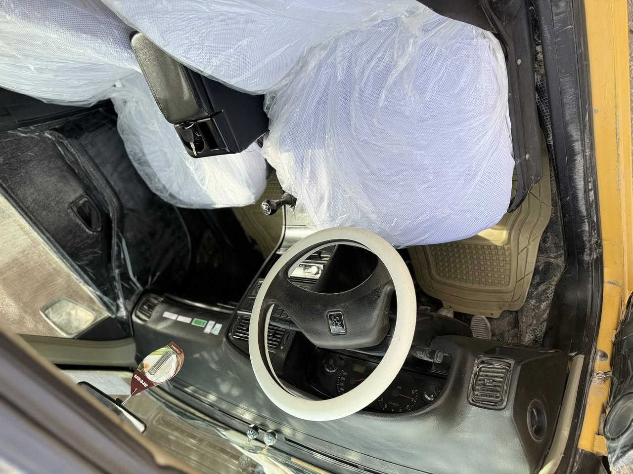 السلام عليكم ٤٠٥ ٢٠١٢ كفاله من الضربه والتبديل جاهزه من كلشي مكينه كير فرنسي حداديه تخم تاير كله جديد   بيه تعمير بس الدوس فقط مصفره ماعليه ربع المكان ديوانيه التصال *********** ب٣٣ وبيه مجال
