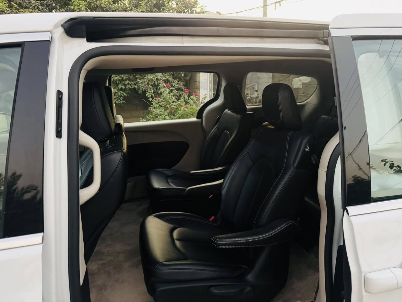 البيع باسفيكا 2024 هايبرد أمريكي رقم بغداد بسمي محرك ستة سبعة راكب مواصفاتها واضحة ماشية 42 سيارة جديدة وجاهز من كل شيء حادث قبق صندوك  فقط بدون تبديل شرط العنوان ￼ ديالى  الرقم *********** واتساب ادزلك صور الحادث
