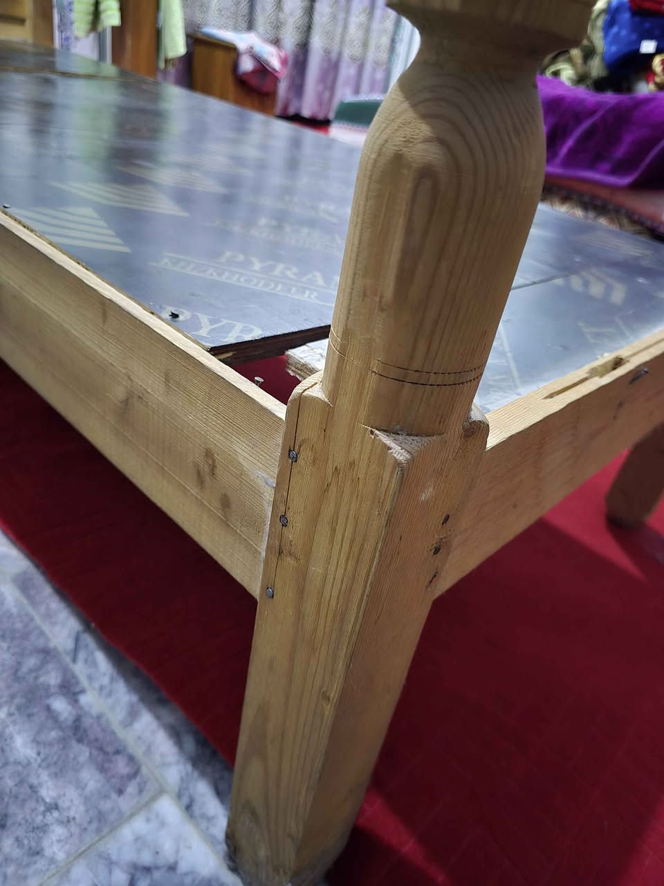 جربايتين للبيع
الاولى خشب صاج مثل ماموضح كدامكم بيها كسر بسيط بالرجل مالتها يرادلها بس بسامير تندك وترجع بلادية
الثانية حديد قوية (حديد زمان مو مال هسة) مابيها شي وقوية ونظيفة وعليها فورميكة ثخينة (علوها اصبع ونص)

للبيع اثنينهن وبسعر ١٠٠ وبيهن مجال 
عنواني كربلاء بالحر قرب المرقد
*********** كربلاء, العراق
