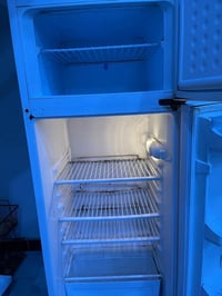 ثلاجه للبيع نضيفه جدا اخت الجديدة وكاونتر متر نضيف جدا بغداد الامين ال...