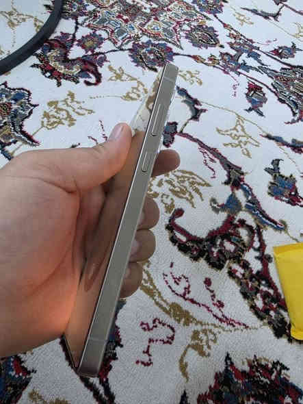 گالاکسی ئێس ٢٥ ئەڵترا
شتی زۆرر لۆک و جوانو نازدار
٥١٢ گێگاو دووسیمو ڕام دوازدە
بەس مۆبایلەکەیەو بێ ئەشیایە
یەک هەفتە بەکار هاتووە
سەداسەد خاوێنە
درعو کەڤەرو چاوی کامێرای لەگەڵە
هاندەکە ئەمریکییەو بەهەموو شەرتو زەمانێک
٨١٥ دۆلار و مەجالێکی کەم
گۆڕینەوەو گەیاندن هەیە
*********** ـــ  ڤایبەرو وەتس ئەپ
*********** ـــ السليمانية
