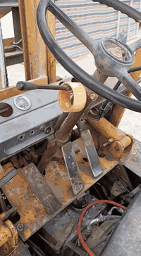 السلام عليكم
تويوتا 2 طن 
حركتين 
كاز _اوتوماتيك
جاهزة للعمل
40$
***********
