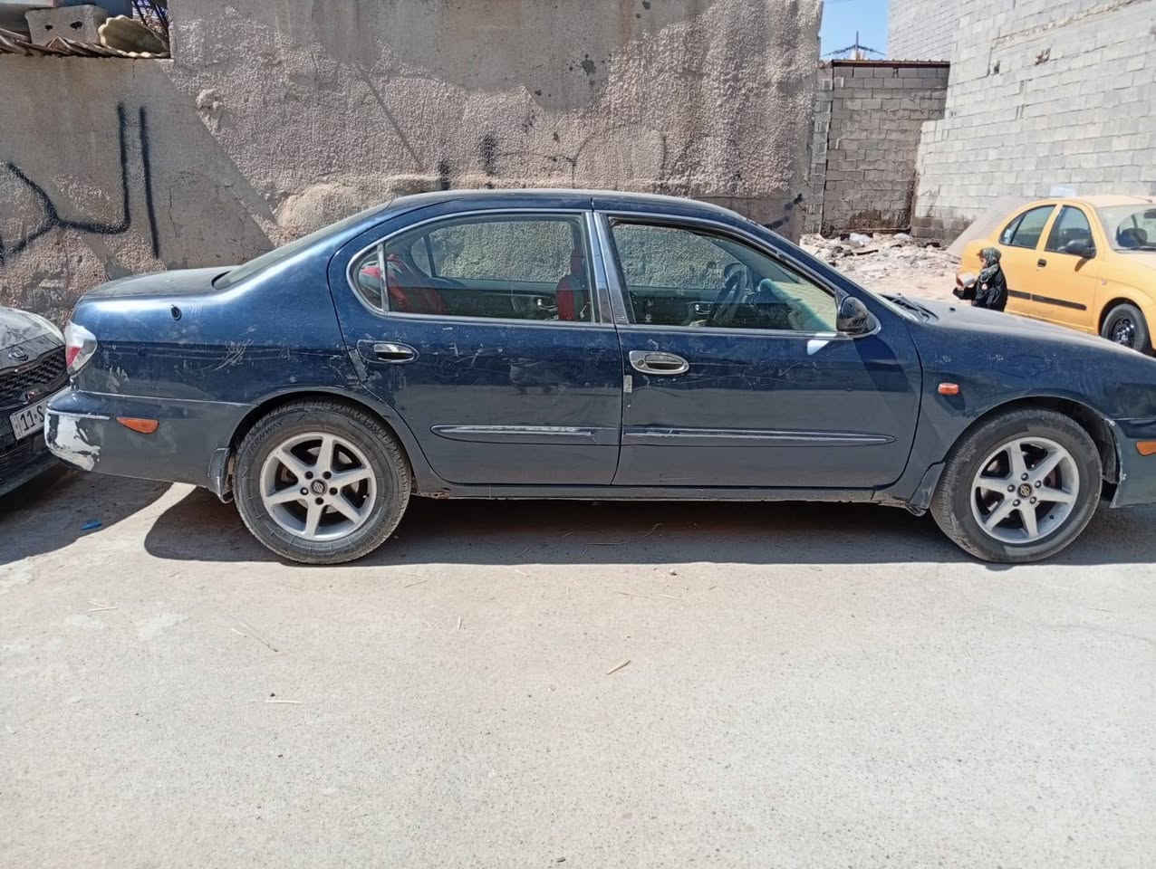 السلام عليكم نيسان رقم بغداد انكليزي مكينه v6مكفوله مصبوغه بدون ضربه تخم تاير صدره الخلفي جديد والكدام نص عمر سياره خير من الله ***********مكانه بغداد السعر 50وبيه مجال
