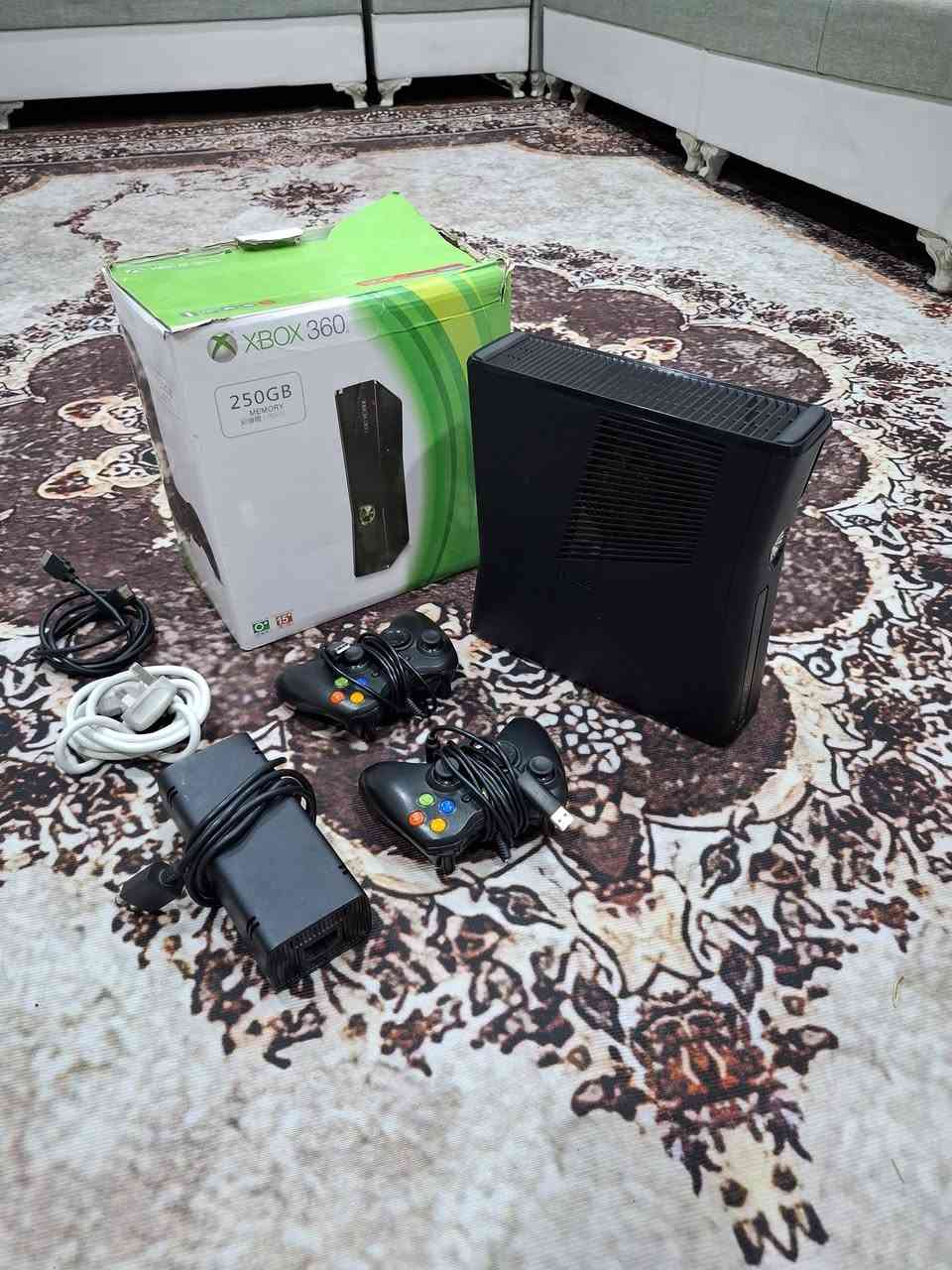 اكس بوكس سلم 360 
مكفول كله شغال شرط الفحص بي 100 لعبه 
ويا 2 جوستك يدات كارتونه  شرط الفحص تجي وتفحص السعر 125 وبي مجال قليل 
مكاني ناصريه مركز رقمي ***********
