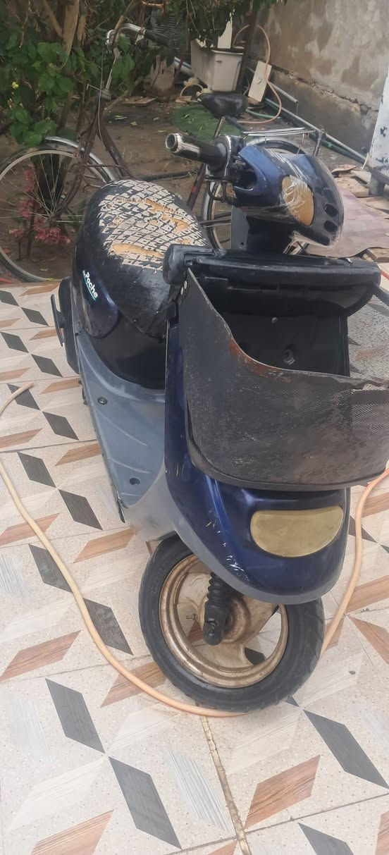 دراجة منغولي ام السلة كاملة شغالة بس الكابريتر تخربط يرادلها تبديل ١١٠ وبيهة مجال حك اجية مكاني طويريج حي الجمعية ***********
