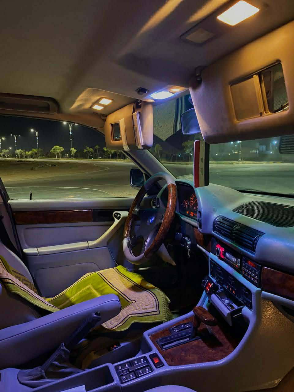 السلام وعليكم 

بيءم موديل 1993 للمراوس بسيارة عالية


**إذا كنت صاحب هذا الإعلان وتريد حذفه لأي سبب، رجاءا أرسل رسالة إلى الدعم الفني**