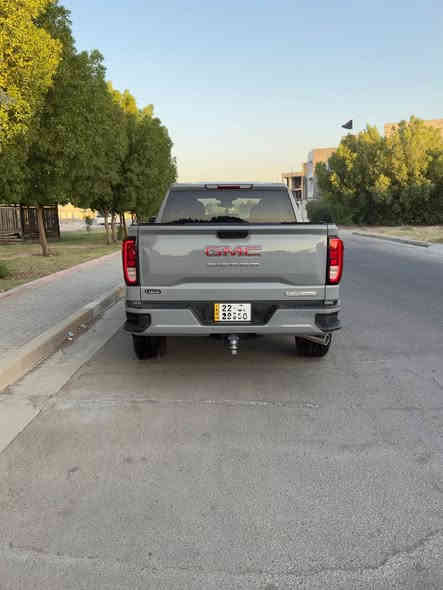 السلام عليكم للبيع GMC Sierra Elevation 2024
جمسي سييرا الڤيشن الوحش الامريكي🛑🛑🛑🛑
انظف سيارة بالعراق بجم كبس بدون ايرباك🛑🛑
حادث خفيف صور الحادث مرفقة داخل المنشور🔥
***********
باب طويل بدي قصير المرغوب
مكينة 8 سلندر 5.300 المرغوب
كير تعليك المرغوب 10 نمر 
القوة الحصانية 355🔥🔥
موديل 2024
بجم كبس 🛑🛑🛑
بدون ايرباك السيارة 🚫🚫
ماشية 28الف كيلو بعدها جديدة 
الكير والمحرك كفالة عامة 
صدر امامي خلفي جديد
مواصفات 
رادارات ورادار أمامي 
رادار فرملة طوارئ ‼️ 
رادار تنبيه أمامي 
شاشة مقاس 13.4 انش وعدادات سرعة ديتجل 12.3 انش
شاشة تدعم apple carplay و Android auto لاسلكي 
‏ LED اشارة LED نهاري 
هيتر استيرن
هند بريك بصمة 
صندوك كهرباء
شاشة متصلة الشكل الجديد 
تحكمات ستيرن جهتين 
كشنات كهرباء 
تبريد قطعتين 
انظمة قيادة Sport -off- Road normal 
كامرة خلفية دوارة 
كشنات خزن 
منافذ Type C شحن 
وبعد بيها هواي مواصفات معروفة ما ذكرتهن
السيارة مابيها اي نقص رقم شمالي شرط التحويل او الوكالة
الضرر جانبي بسيط صبغ ربع الباب وربع الجاملغ الخلفي جوة قبغ البانزين بدون تبديل 
مكان السيارة تكريت
السعر415 وبيها مجال السيارة حيل جديدة احلى من الصور
