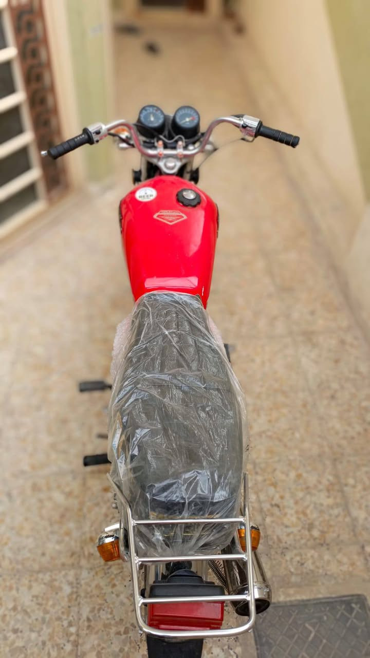 سلام عليكم دراجه 4كير نامه برو غطاس
موديل 23 اوراقه كامله الدراجه بعده بل جيس السعر م


**إذا كنت صاحب هذا الإعلان وتريد حذفه لأي سبب، رجاءا أرسل رسالة إلى الدعم الفني**