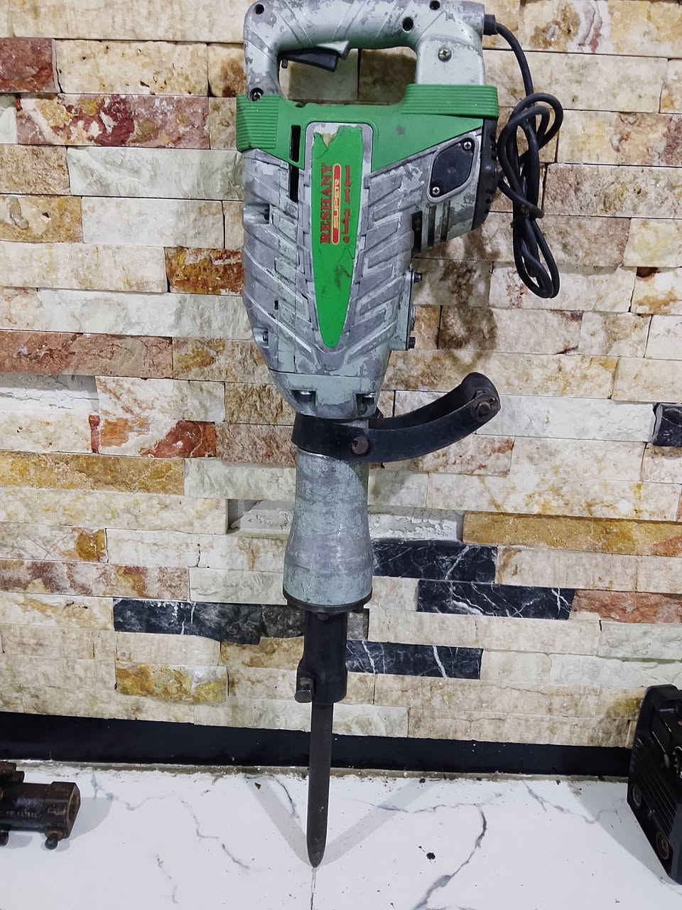 السلام عليكم. 
عدد كهربائيه للبيع كلهن شغلات وكل خلل مابي وشرط الفحص الاسعار والتفاصيل مذكوره داخل الصور 
يوجد توصيل لكفافه محافظات العراق وبغداد 5 آلاف 
*********** يوجد واتساب
