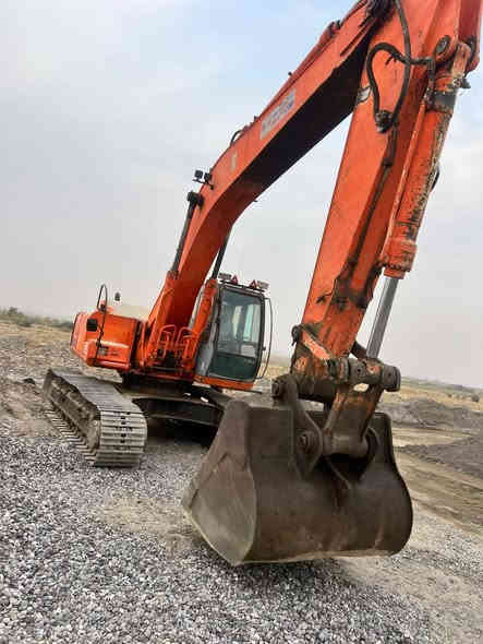 السلام عليكم حفاره للبيع هيتاشي موديل2002
حجم 285 حفاره شرط المضخات والمحرك والكهربائيات
نطيك بيه كله شرط الكانترول وزناجيل وضع شركه
الرقم *********** @ ***********
