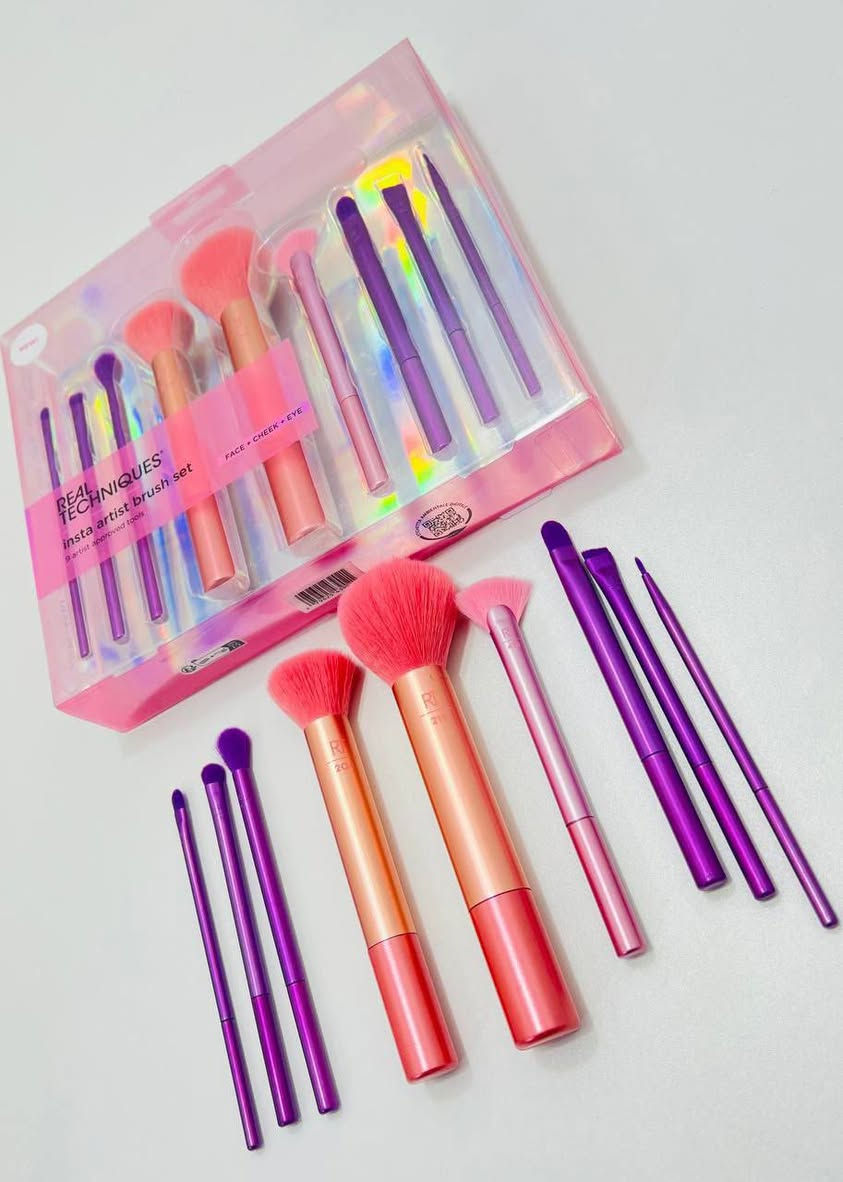 هذه مجموعة فرش مكياج "إنستا آرتيست" من ريل تكنيكس (Real Techniques Insta Artist Brush Set)، وهي عبارة عن مجموعة شاملة من 9 فرش أساسية للوجه والخدين والعينين. تتميز الفرش بشعيرات صناعية فائقة النعومة ومقبض خفيف الوزن يتيح تحكماً دقيقاً، وهي مناسبة للمبتدئين والمحترفين على حد سواء. يمكن استخدامها مع مستحضرات المكياج البودرة، السائلة،

قطعة / 14


**إذا كنت صاحب هذا الإعلان وتريد حذفه لأي سبب، رجاءا أرسل رسالة إلى الدعم الفني**