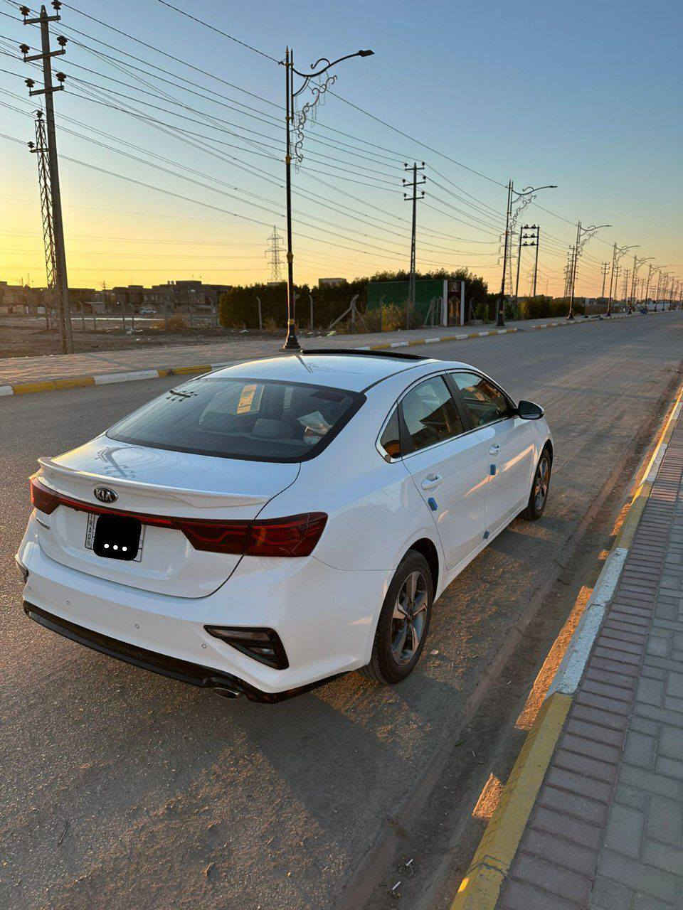 كيا سيراتو مديل 2021 خليجي فول مواصفات محرك 1600
بصمه
فتحه
تبريد قطعتين 
شاشة كبيرة
تشغيل عن بعد
كفاله السيارة 

السعر 173 
مكان السيارة السماوة

للأستفسار ***********
