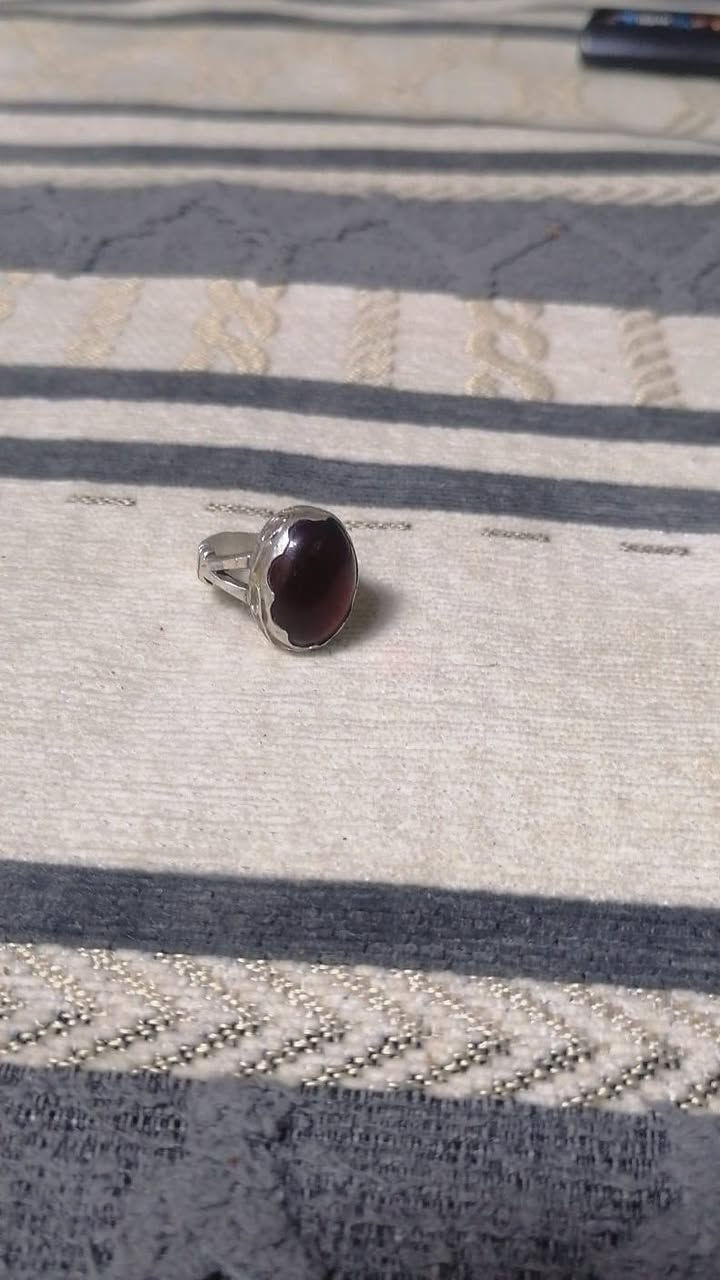 السلام عليكم
خاتم فضه عقيق يماني ياقوتي كرزي 
السعر 80 
ميسان 
للأتصال***********
