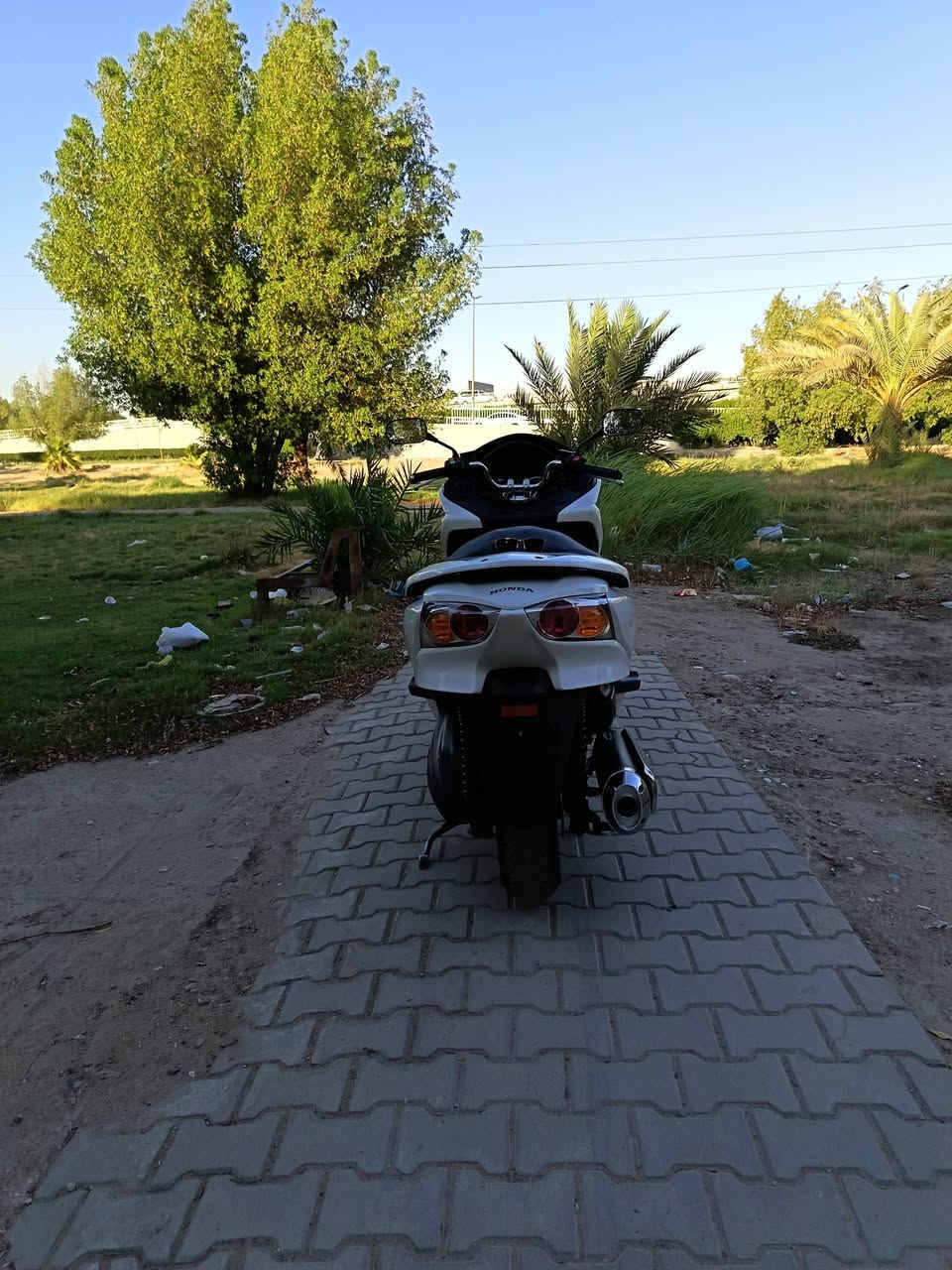 سلام عليكم..... سعره مليونين
010 مكفوله من كلشي بيه نقص بس بك لايت خلفي جهه يسار و يده سايد بريك وبيه ملاحضات بسيطه بل كفر.... قايش جديد دسكات جدد وبنز كلج ستوني داكه سعره مليونين ونواقص نزلهن من سعره  مكاني نجف ***********
