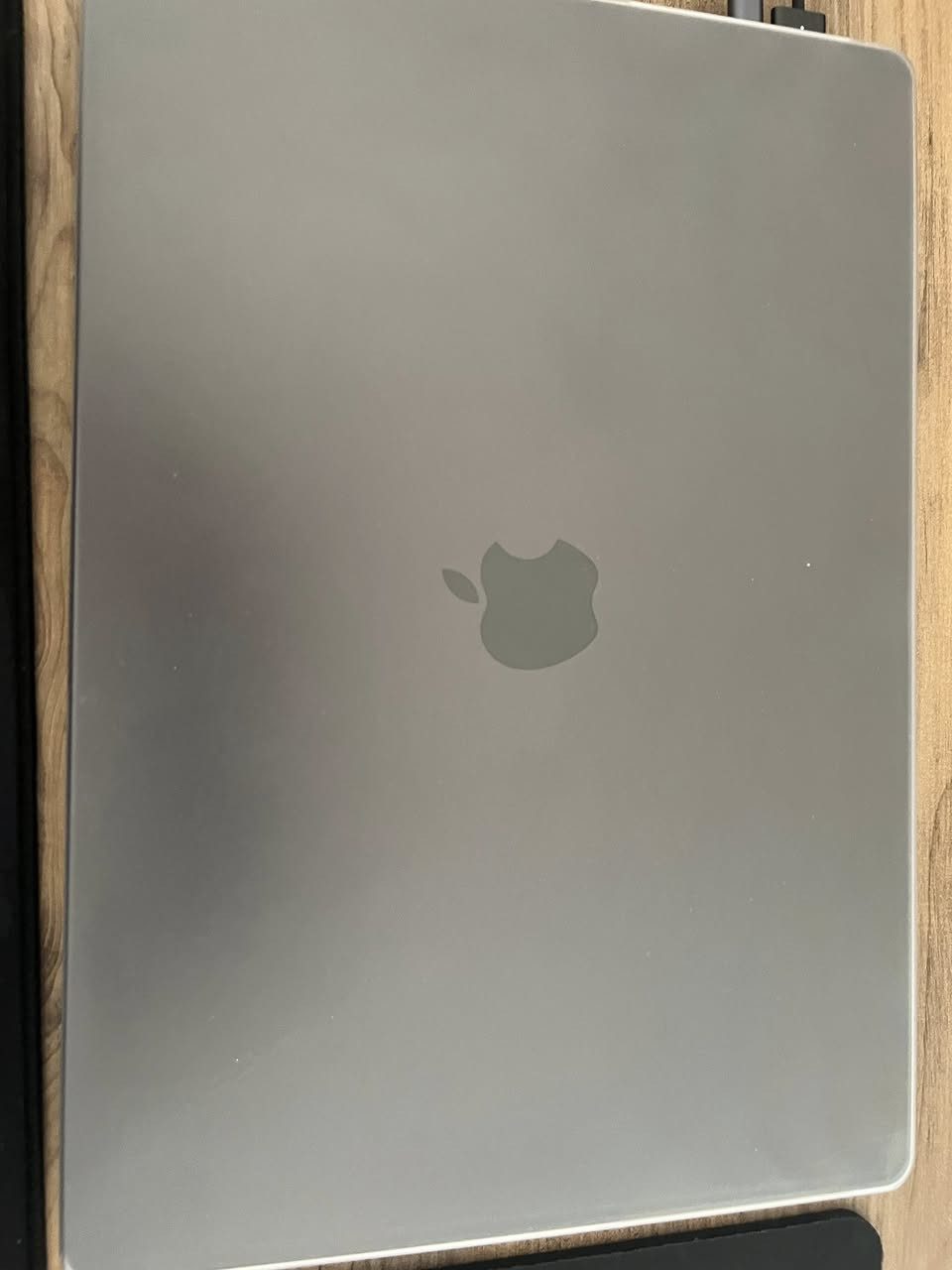 Macbook pro M3 Pro 2023
ماك بوك برو نظيف جداً 
🔺16 inch
🔺512 hard
🔺18 Gb Ram
➡️12 cores Cpu
👍🏽battery health 100 %  cycle count 45


**إذا كنت صاحب هذا الإعلان وتريد حذفه لأي سبب، رجاءا أرسل رسالة إلى الدعم الفني**