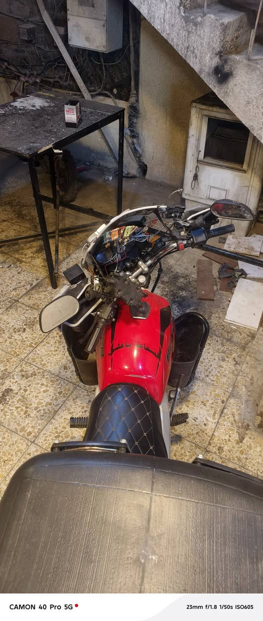 سلام عليكم دراجه بوكسر جبلي وراق صوليه شاصي كفاله مفدوحه مره وحده مكاني سيديه ***********
