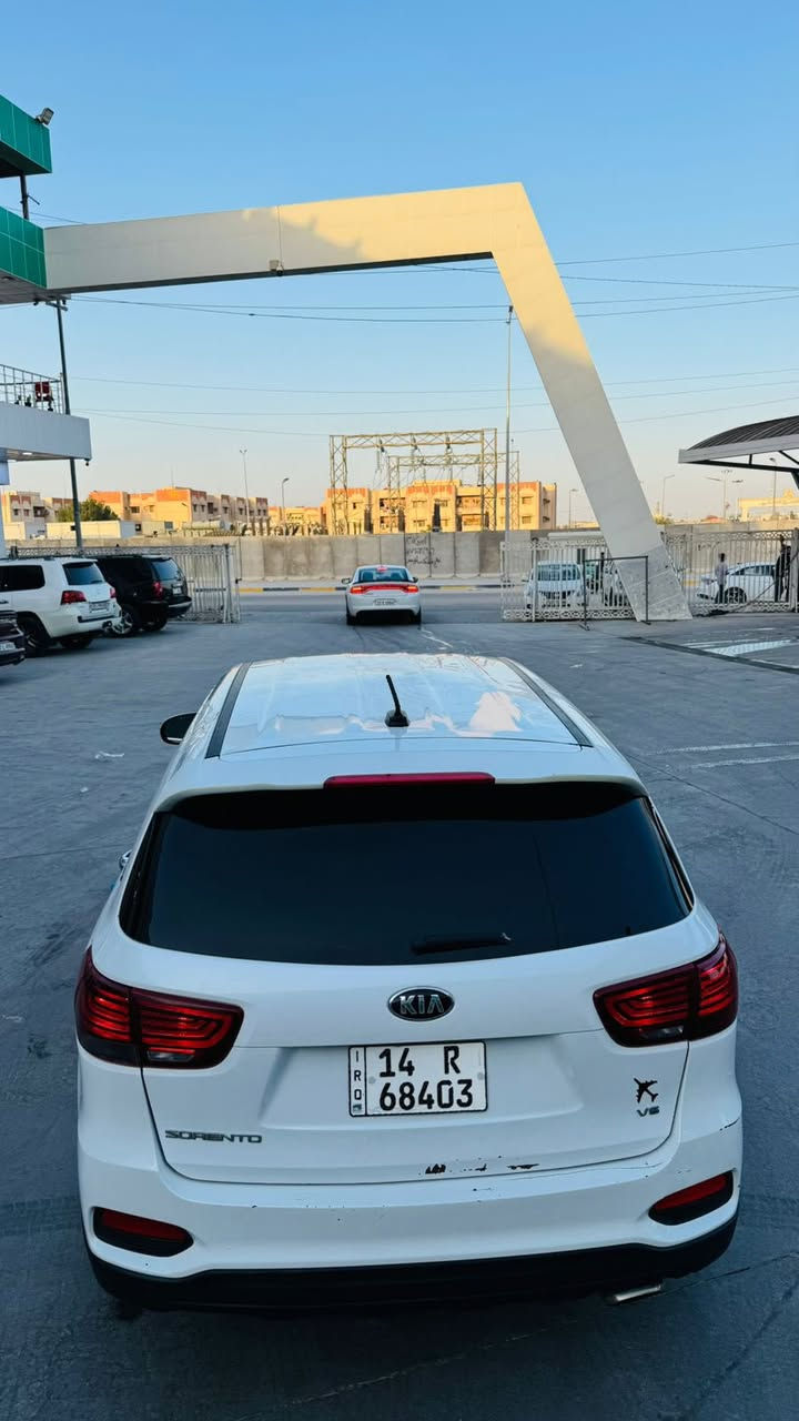 سلام عليكم 
سورنتو 2020
وارد امريكي 
حادثهه وضررهه مثل ما واضح بصور
6 سلندر
سياره حلوه وجاهزه من كلشي 
تخم تاير جديد
دوشمه مرتبة وجديدة
ما ناقصه اي شي تعال وشغل
رقم بصرة دولي ثاني يوم تحويل
سعر170 ورقه
رقم الهاتف ***********
مكانهه بصرة
