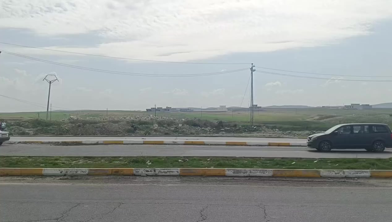 قطع للبيع قرب بوابة الشام جمعيه  ١ ايار مقاطعه دامرجي المساحه 200 متر ركن واجهه 10 متر وعمق 20 سعر القطعه 10 مليون وبي مجال للشراي 
للاستفسار:-***********
