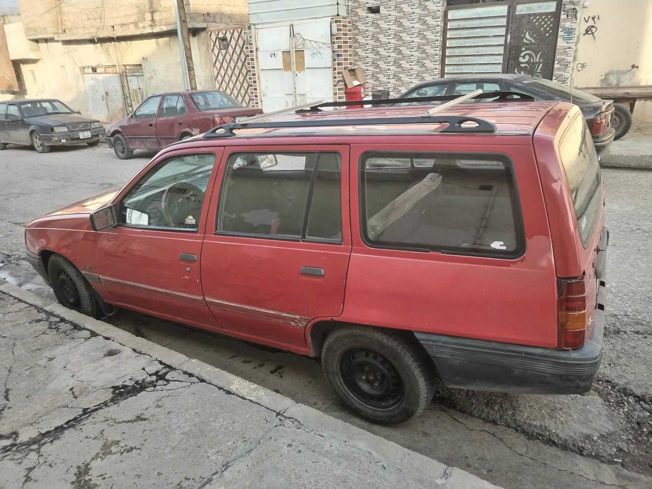 غير متواجد عل فيس اتصل عل ارقام 👇 السعر 32 بي مجال كاديت ستيشن الشرعي يبيعك هزه جديد سنويه  الى30  مكفوله من كلشي كلها شرط صبغ بيها قليل وضع شركه السياره جاهزه
 رقم موبايل صاحب السياره والشرعي نفسه ***********
***********
