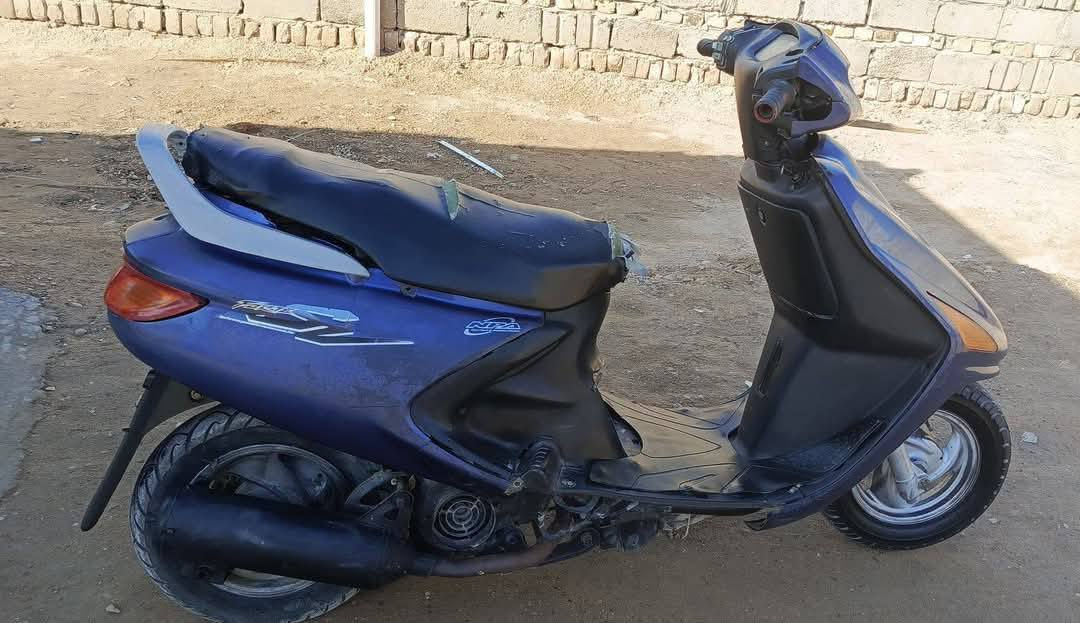 السلام عليكم
#فراشه نثـيه للبيع 

الدراجه شغاله وخير من الله 

تشتغل هندر  عوزهه تاير خلفي فقط 

بيهه كابريته اربعه كير 

 مكاني دغاره زبيد ع سعر خابرني وبيك خير وتدلل

رقمي ‏‪***********‬‏
