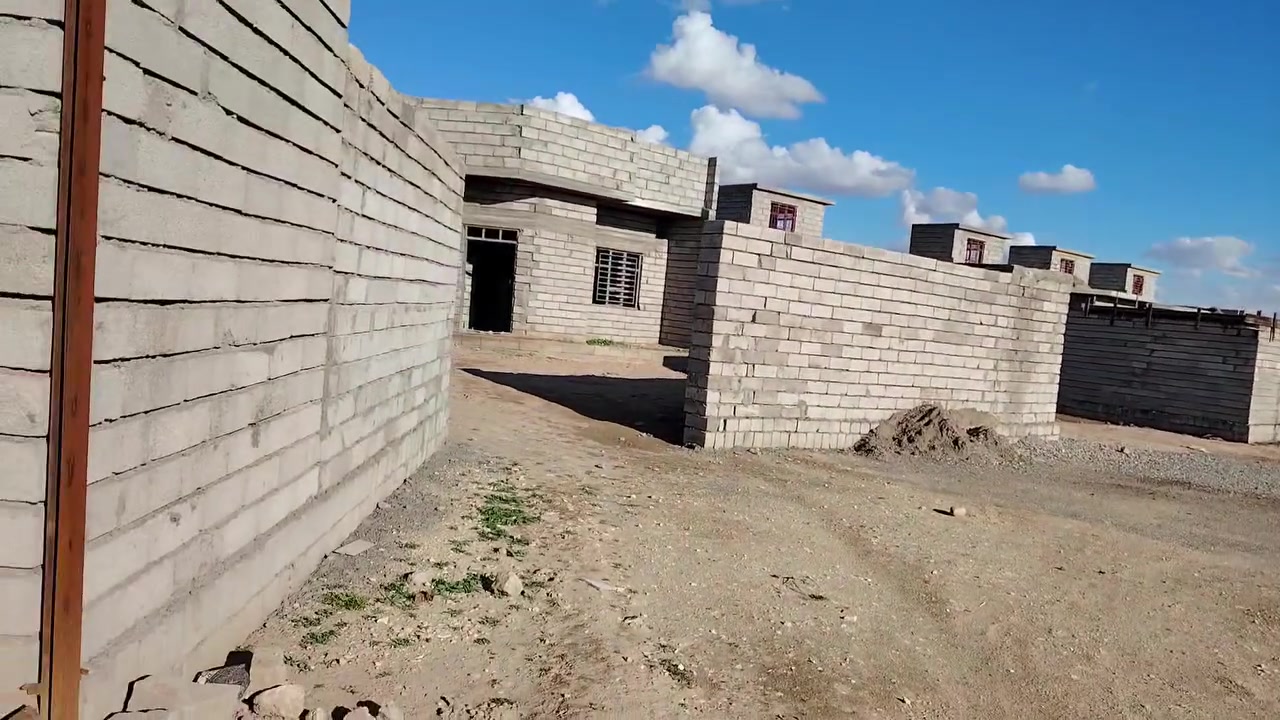 بيت للبيع
مساحته 400 متر
بيه غرفتين + مطبخ مع مخزن مطبخ+🏛️ صحيات
حوش بيت كلش كبير
باقي تفاصيل بيت موجود بل فيديو 🎬
(سعره 30  مليون 💰💵) بيه مجال بسيط للطيبين 
متوفر ماء كهرباء قريب على مدارس ابتدائية ومتوسطة 🏬🏫📖
(عنوان شارع مطار قرب مدرسة مختار ابتدائي) 
 باقي تفاصيل خابرني عبر هاتف واتساب فقط
*********** 📞
