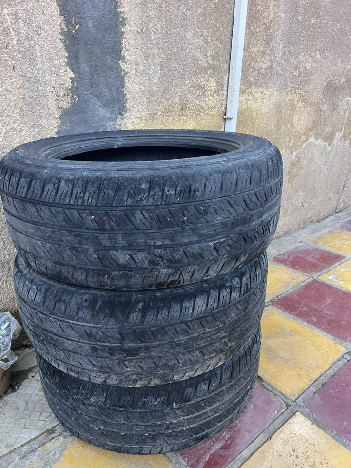 سلام عليكم تايرات عدد 3 ‏دلوب أصل مال لاند كروز
قياس 285/50R/20
***********
مكان بابل
