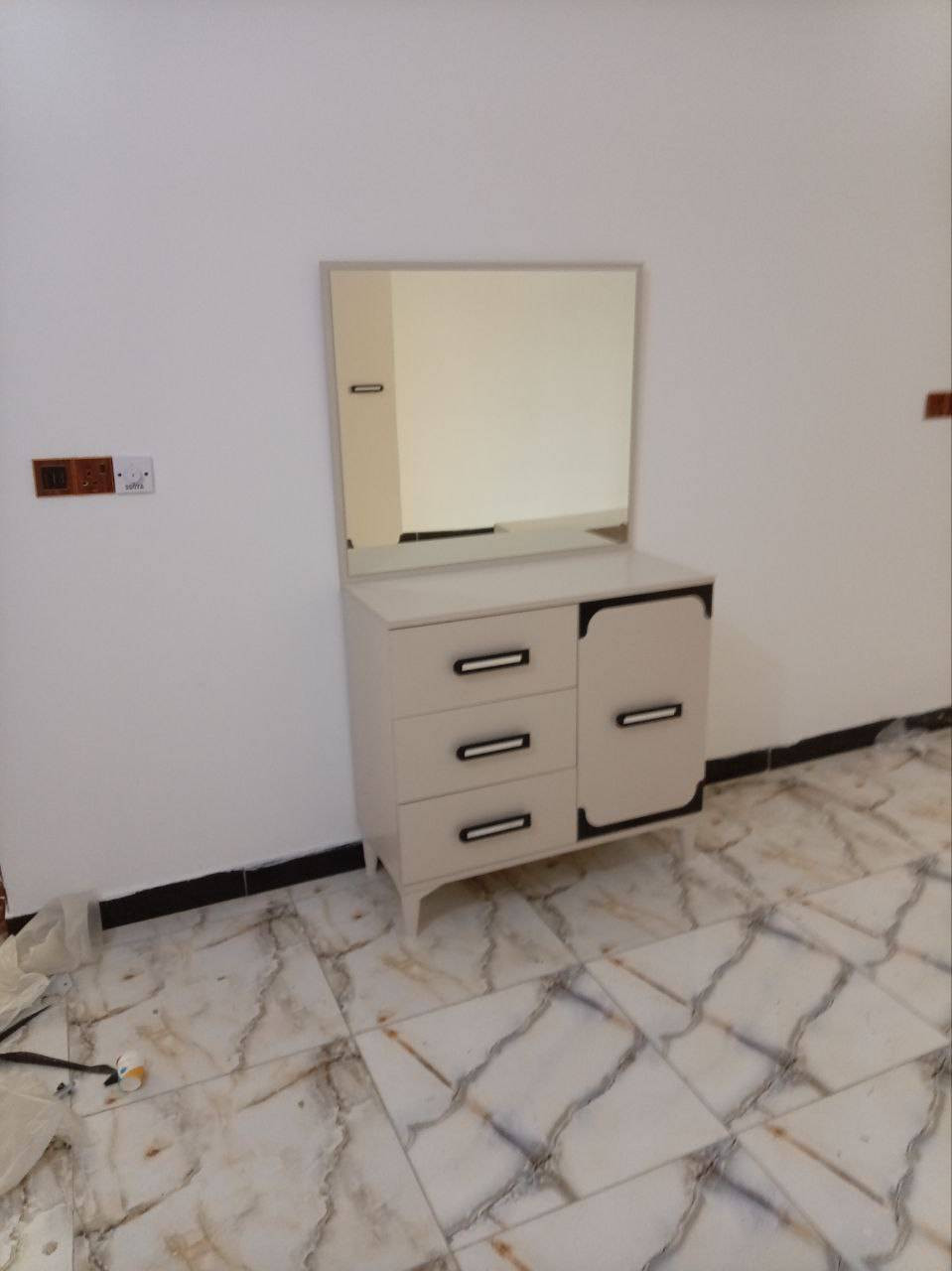 كادر متخصص مجال تصليح واتنصيب 
نجار غرف نوم تركي 🇹🇷🇹🇷 ماليزي مصري وعراقي 
معا كادر فني متخصص 
توجد كيه 🚚🚚 حمل نقل جميع الثاث
متواجد كل وقت
***********
***********واتساب
معا مواد تصليح غرف نوم
