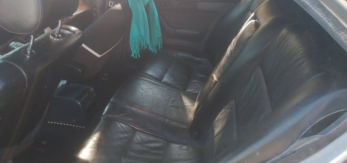 ***********سلاو له هاوريني گول BMW ١٩٩٣ سلفه ر ٥٢٥ ئؤتؤماتيك سلايد  ٤ تايه و ويل لؤكي له ژيره ئارمي  پلستيك   به شه رت موس و براوه به شه رت هه موو گياني به شه رت كوشن جلد  و هيته ر و كاره باي ته بريد سارد مه ركه زي به شه رت
