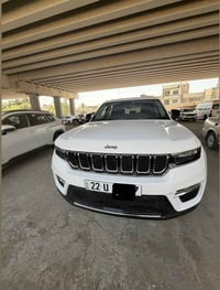 جيب كراند شيروكي لمتد 2022 وارد كندي كلين  ماشيه ٩٩ ميل  فول عده الفتح...