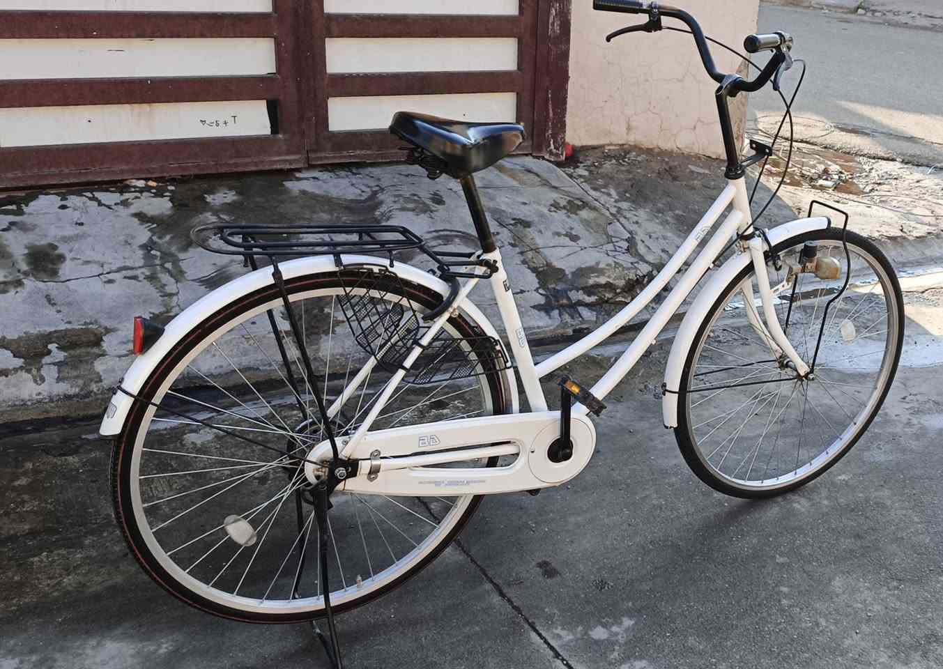 السلام عليكم بايسكل للبيع
حجم 27  سعر ١٠٠ بي مجال قليل 
مكان كركوك  ***********
