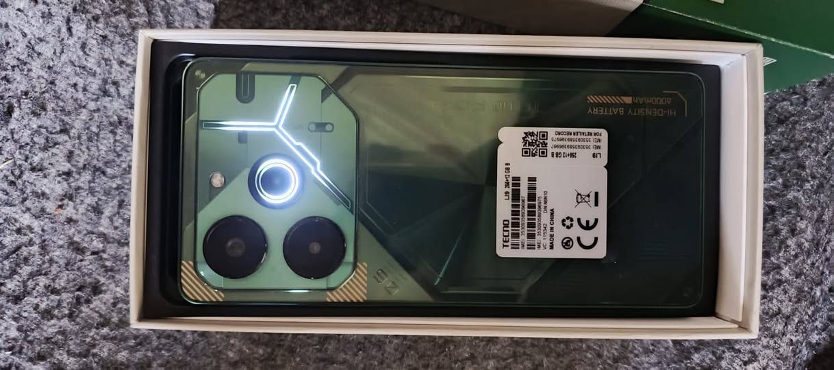 #السلام عليكم جهاز TECNO POVA 6 Pro 5G ذاكره 256 + رام 24  +كامره 108 mbفول تصوير+جهاز فول مواصفات اي عيب مابي صار شهر من اخذته مراوس فقط بأيفون 11 برو ماكس الي عنده يجي خاص او يخابر ع الرقم *********** مكاني كركوك حزيران 
#ملاحضه فقط مراوس بأيفون 11 برو ماكس
ملحقات كامله كارتونه ويا كامل ملحقات عد سماعات بطاريه عملاقه 6000 ويدعم الشحن السريع 70واط
