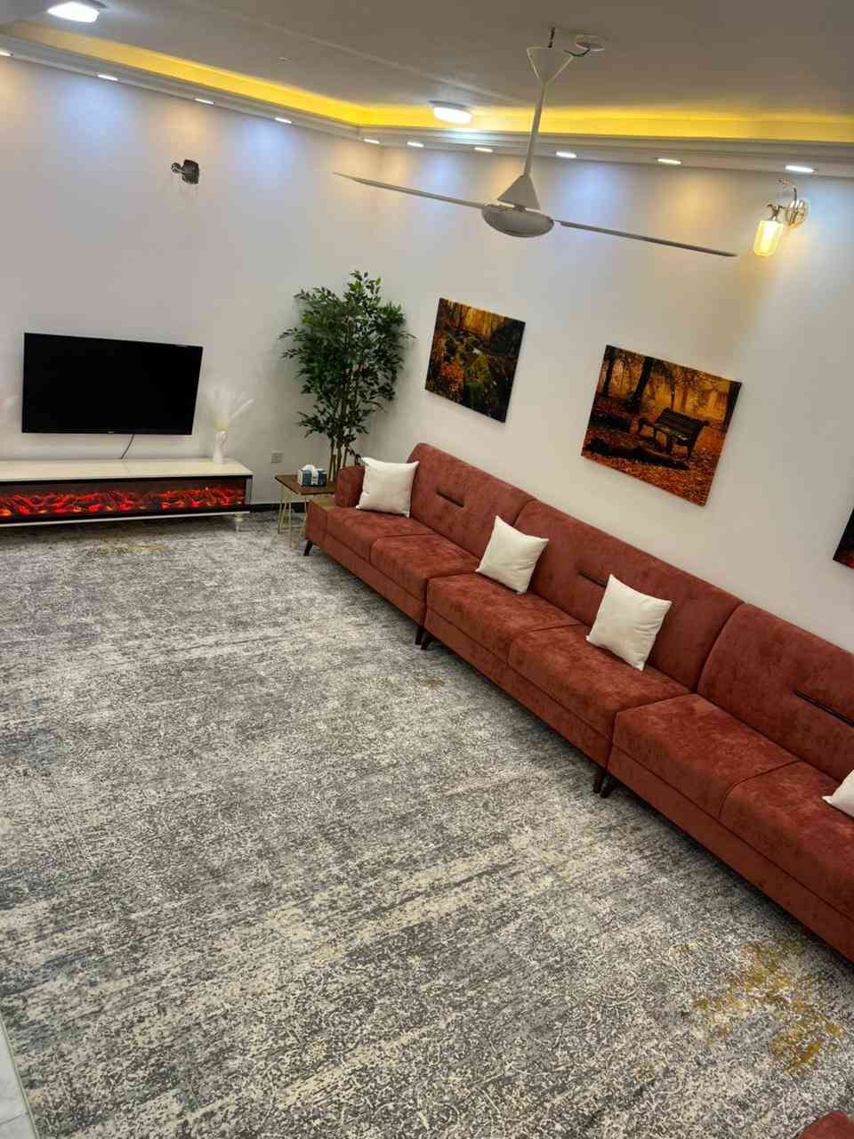 السلام عليكم ورحمة الله وبركاته 
للبيع دار مساحة ١٥٠ متر طابقين في مجمع قرية الغدير ٢
محافظة النجف الأشرف 
مرحلة اولى بلوك واتجاه الدار شمالي 
يحتوي غرفتين سويت
انضف وأجمل دار  ١٥٠ متر مؤثث بالكامل فول كلة جديد
فول الإضافات المتعارف عليها 
فارغ وجاهز للسكن مباشرةً 
السعر ١٧٨ مليون نقداً فقط الراغب بالشراء يتصل
الدار طابو مُلك صرف سند حُر تحويل فوري
***********
